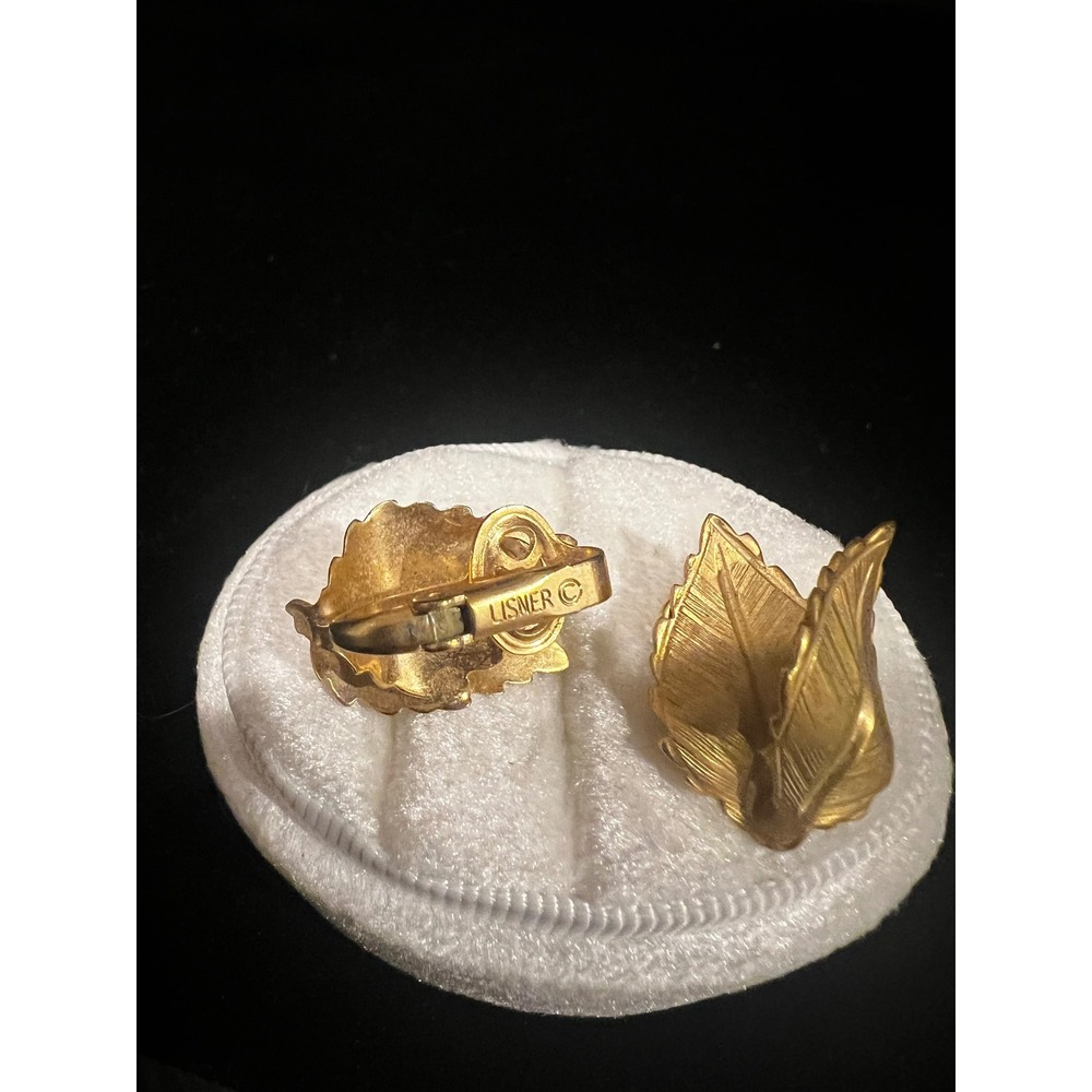 Lisner Vintage Gold Tone Double Leaf Textured Clip On Earrings Mid Century MCM
